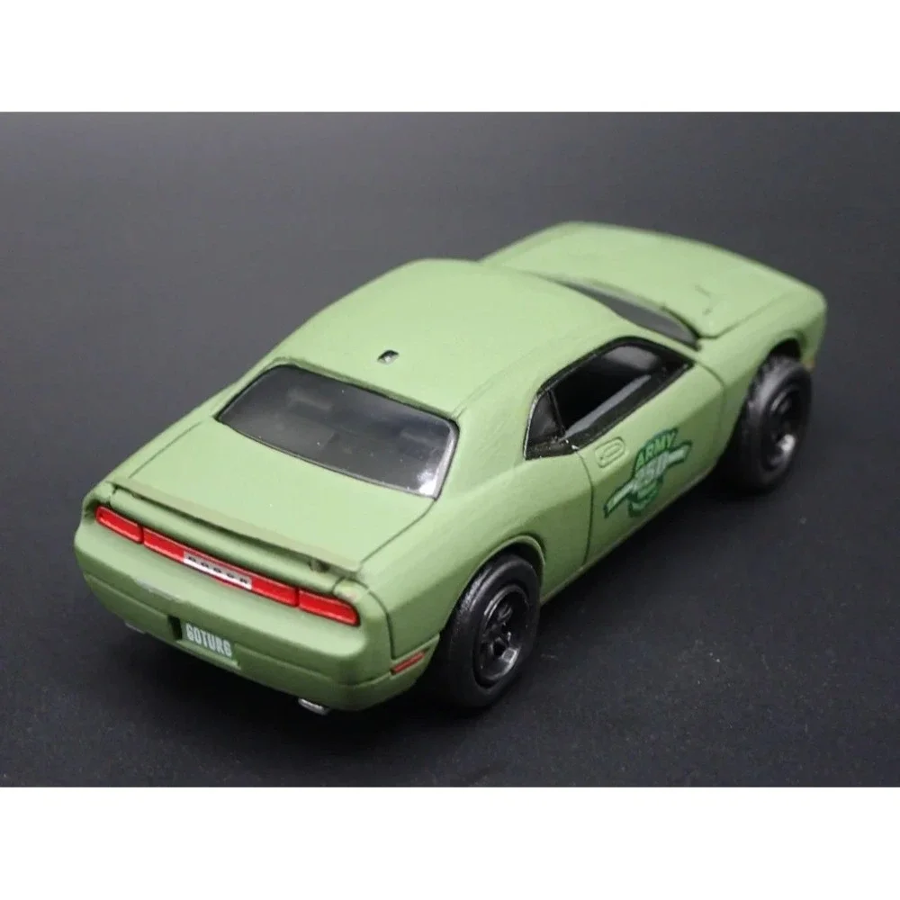 Johnny Lightning Army 250 years  2014 Dodge‎ Green Challenger R/T  Version B
